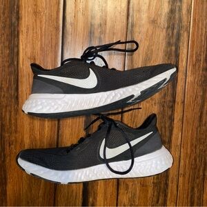 Nike Revolution 5 running shoes. Women’s size 9.5. Black/white. Good condition.
